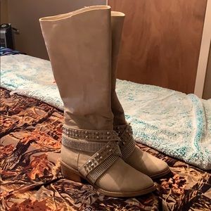 BEAUTIFUL knee high boots with BLING!